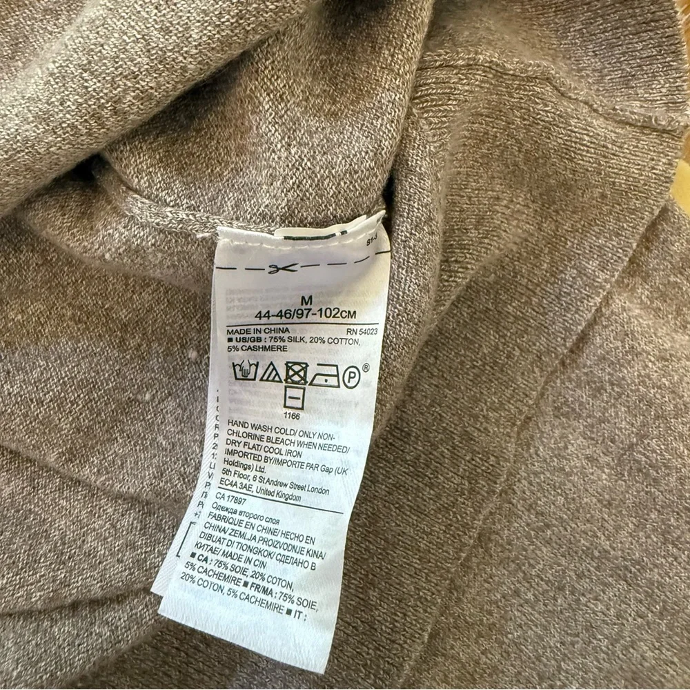 Banana Republic V-Neck Sweater Tan Long Sleeves size M